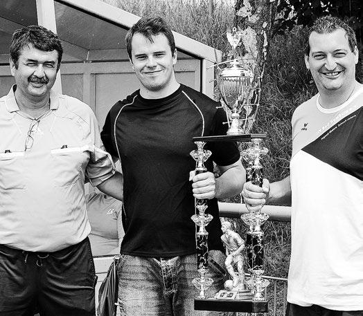 Seite 0 Kalenderwoche SPORT-WOCHE Bad Homburg-Cup steht in Mainz Schiedsrichter Erdal Akemlek und die Chef-Organisatoren Daniel Matuschewski und Christian Röder mit dem großen Bad Homburg Cup, den