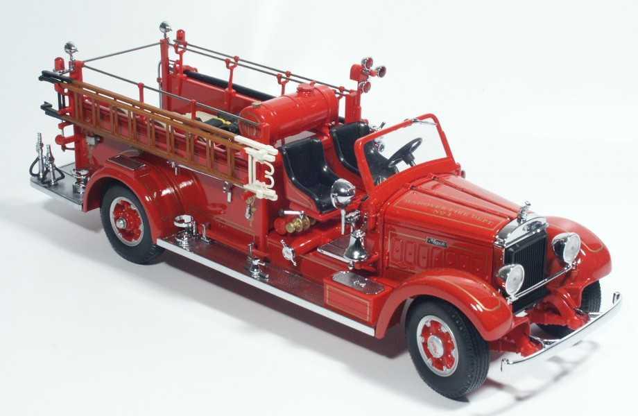 Basierend auf dem üblichen Standard Chassis waren MACK Feuerwehren meist günstiger und daher auch weit verbreitet.