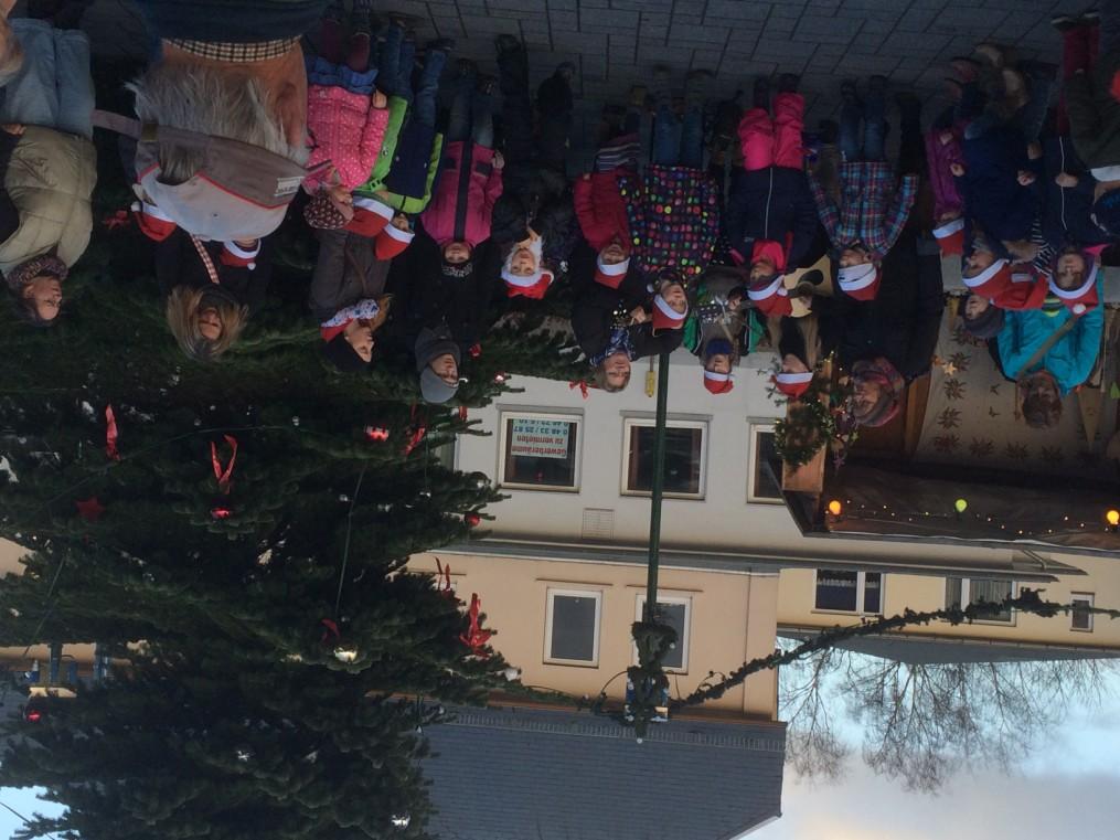 2015 mit den Bewohnern im Haus Hanerau verabredet, um dort zusammen Advents- und Weihnachtslieder zu singen.