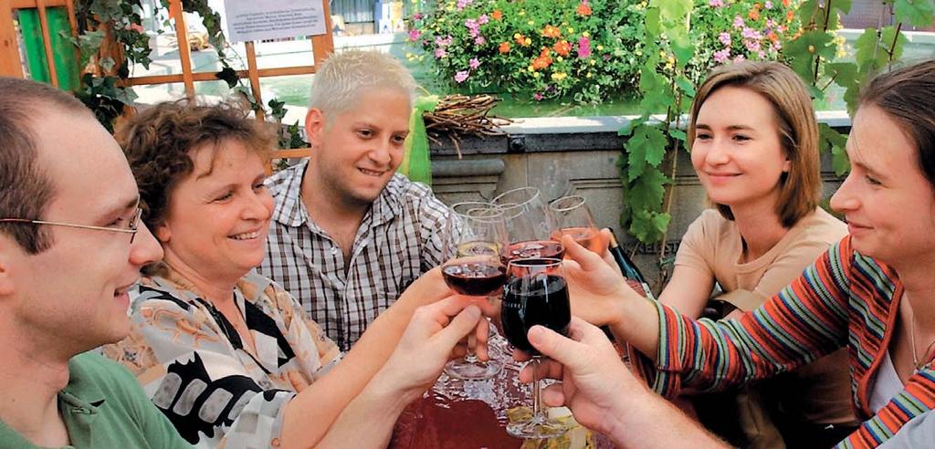 ERLEBEN SIE DIE WEINE DES REMSTALS Weinverkostungen Weinfeste Weingenuss Weinproben der Remstalkellerei In Württembergs größtem Holzfasskeller laden eine beachtliche Anzahl