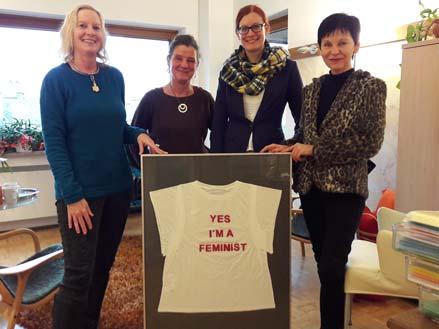 T-Shirt:»Yes I m a feminist«.