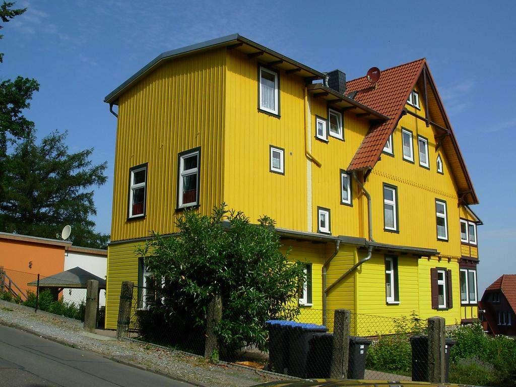 Liebe Gäste! Willkommen in unserem Gelben Haus in der Harburgstraße 2! Unsere Villa ist um 1900 erbaut und ab 2006 umfassend renoviert worden.