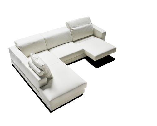 001. GADONI Sofa mit Longchair, Armlehnen gesteppt, auf Metallkufen, BT 310 x 145 cm,