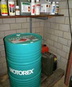 Treibstoffe (Benzin) bis 25 Liter können im Traktorenraum gelagert werden, sofern der Raum ausreichend belüftet ist.