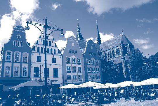 Neuer Markt Rostock durch Verringerung der Belegungsdichte und zum anderen durch das Hinzukommen eines weiteren neuen Wohnkomplexes, den Häusern Störtebeker und DreiMaster in der Wismarer Altstadt