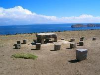 17 Isla de luna Zeremonie für Quilla (Großmutter Mond) Noch in der Dunkelheit begeben wir uns ans Ufer der Isla del Sol, um mit den