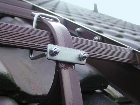 Der große Abstand zwischen Dacheindeckung und Sprosse schützt die Dacheindeckung vor Schäden.