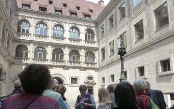 Aus dem Vereinsleben Spaziergang zu Höfen der Nürnberger Altstadt An einem schönen Mainachmittag bot der Bürgerverein seinen Mitgliedern ausnahmsweise eine Führung
