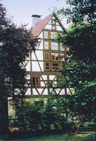 Historisches Abb. 11: Auf dem Bild ist der West-Giebel des total renovierten Steinschen Bauernhauses zu sehen.