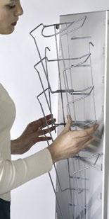 zum einhängen, aus transparentem acryl für DIN A5 vertikal brochure holder to hook on, transparent acrylic, for
