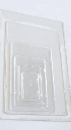 materiale plastico stampato ad iniezione, foglio protettivo flessibile e biadesivo trasparente : per una garanzia di tenuta, uniformità delle dimensioni ed un cambio veloce delle
