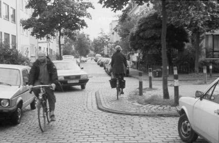 Pkw/Pkw-Begegnungen ermöglichen. - Ggf. Sind Ausweichstellen für die Begegnung Pkw/Müllfahrzeug anzuordnen. - Radverkehrsanlagen sind nicht erforderlich.