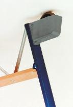 Holme beschichtet blau RAL 5010, andere Farben auf Anfrage Maße Leiterbreite ca. 400 mm Stufentiefe 80 mm Rollen-Ø 100 mm Zubehör/Sonderausstattungen Handlauf Typ 0890, Haltegriffe galzn Best.-Nr.