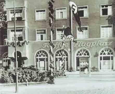 Im Mai 1917 entstand das Kaffe Flugplatz und existierte bis ca. 1950. Ansichtskarte um 1917, Anschrift: Sternplatz 4.
