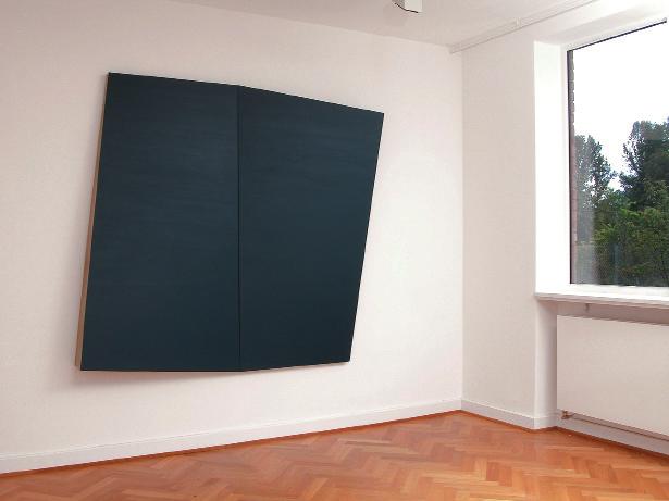 O. T., 2003, 180 x 200 x 21,5/5 cm, Öl auf Leinwand in der Ausstellung Wandzeichnung