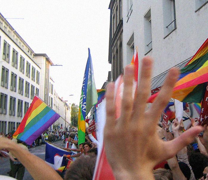 LGBT Kreis Befragt wurden 10 Personen im Alter 24-39 Jahre. (Ø 30 Jahre). Eine Person war bisexuell, vier lesbisch und fünf schwul.