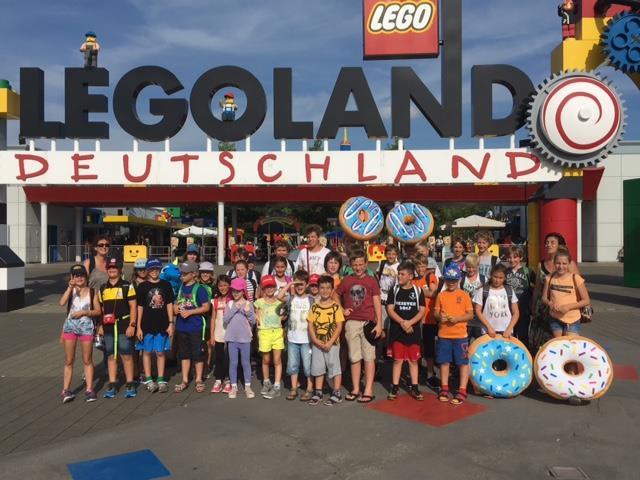 Kinderseite: Am 4. August fuhr eine Gruppe mit 40 Kindern aus dem Pfarrverband Neukirchen-Dommelstadl im Rahmen des Ferienprogramm der Gemeinde Neuburg in das Legoland nach Günzburg.