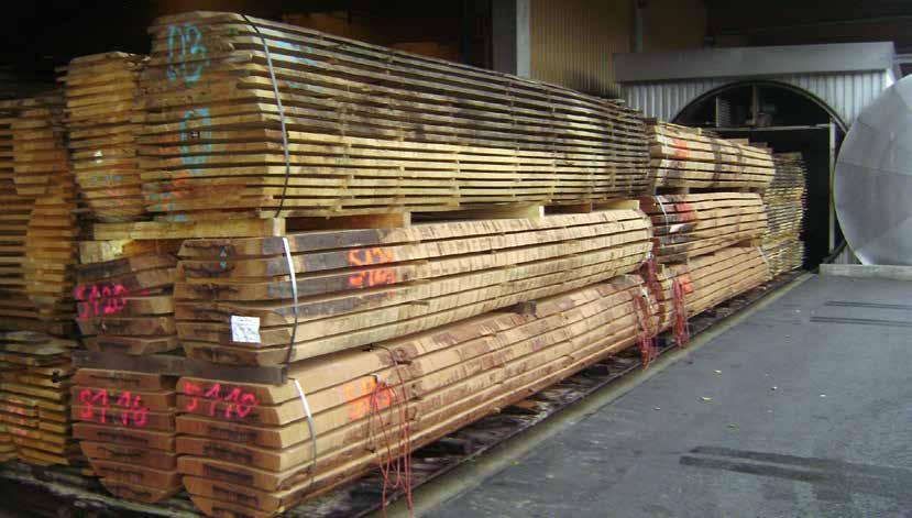 PRODUKTINFORMATION Schnittholz Schnitthölzer in ihrer ursprünglichen Form und Struktur bilden die Grundlage für einen qualitativ hochwertigen Innen-, Möbel- und Treppenbau.