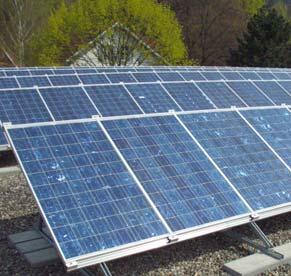 eigene Photovoltaikanlagen auf städtischen Dächern und Überlassung städtischer Dächer für Bürgersolaranlagen oder Energieunternehmen Ende 2010: Gesamtleistung von