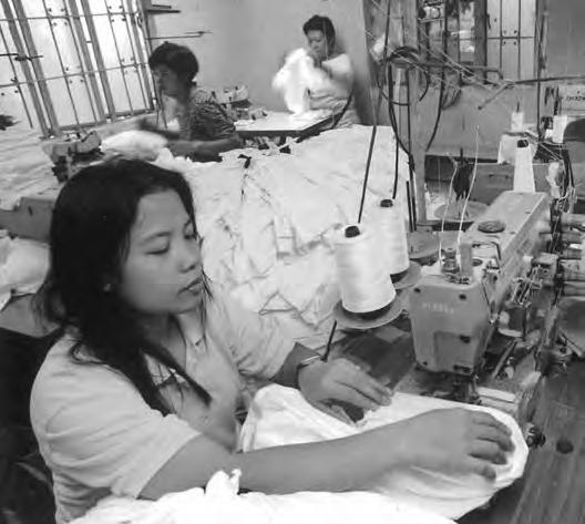 Marktfrau in Quezon City Copyright: WGT ev Arbeiterinnen Copyright: Urban Missionaries Wenn wir diesen bisher ungehörten Geschichten von den Philippinen und von Nebenan Raum geben, dann wird unsere
