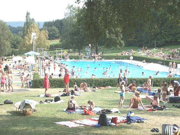 Während der Badesaison kann die Anlage nur von Schwimmbadbesuchern genutzt werden. Dort könnten sogar 13 Personen gleichzeitig trainieren.