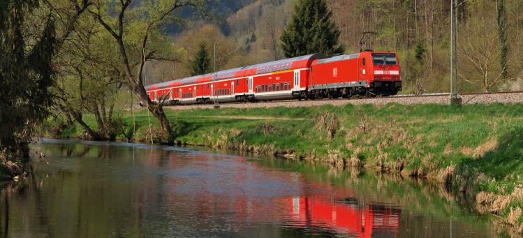 TARIFINFORMATION MITFAHRER-APP & STRECKENAGENT Deutsche Bahn AG Das Baden-Württemberg-Ticket: 1 Person für 24 Euro und 6 Euro je Mitfahrer (max. 4) In der 1.