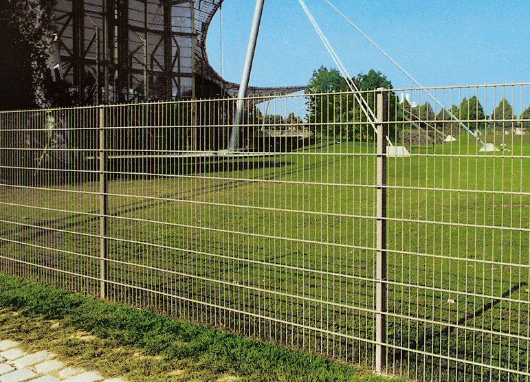 2430 mm hoch, 2500 mm breit c) U-Bügel - aus Edelstahl, zur Befestigung der Gitter an den Pfosten 1 u.