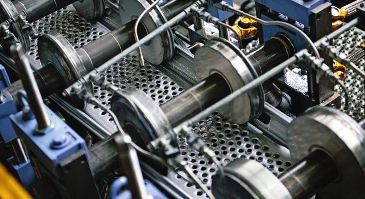Produktion und Qualität 11 Layher setzt seit vielen Jahren auf den intelligenten Auf- und Ausbau einer hochautomatisierten Fertigung.