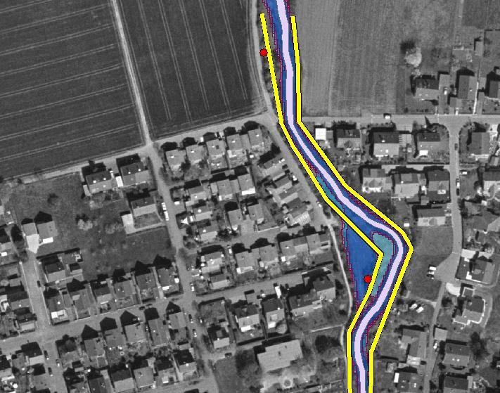 Der HW-Damm (hier gelb dargestellt) ist an dieser Stelle falsch dargestellt. Er verläuft nicht entlang des Gewässers, sondern geradlinig zur Siedlungsstraße.