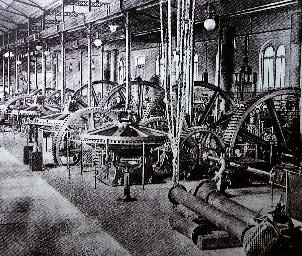 Bild 2: Turbinen mit Transmissionswelle um 1895 bis Untersiggenthal Letten der Stadt Zürich (EWZ) durch Sandfilter zum Pumpwerk.
