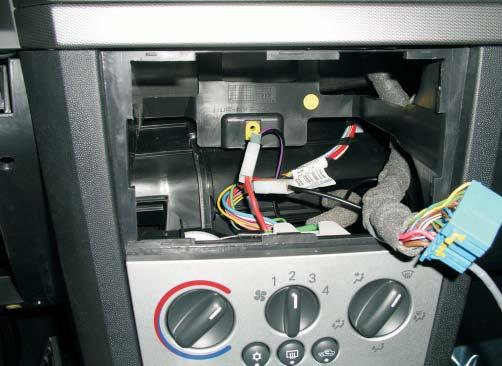 6 Elektrik Gebläseansteuerung bei Fahrzeugen ohne oder mit manueller Klimaanlage (siehe Bild 24 sowie Skizze 8) Die Gebläseansteuerung erfolgt unmittelbar vor dem Gebläseschalter.