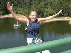 * Pendolo Rückwärts von einer 30 Meter hohen Brücke springen und darauf beinahe genauso hoch wieder