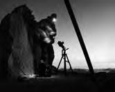 Light Fall 06, Polarnacht, 6. Januar 2010, 13:05 Uhr, N71, Norwegen GUIDO BASELGIA (NICHT) FERN Guido Baselgia (1953) gehört zu den wichtigsten Fotokünstlern der Schweiz.