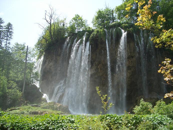 Für den nächsten Tag war nach dem Frühstück der Besuch des 1949 gegründeten Nationalparks und UNESCO Weltkulturerbes Plitvicer Seen geplant.