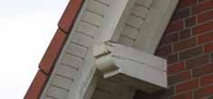 30 cm (Dachdeckerrichtlinie) möglich. Zur Herstellung größerer Dachüberstände ragen die Pfetten als tragende Elemente über die Giebelmauern des Gebäudes hinaus.