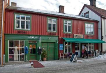 So manches Haus beherbergt ein Café, ein gutes Restaurant oder einen interessanten Designerladen. Übernachtung im Scandic Nidelven, Trondheim Montag, 20.