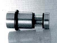 Der Träger kann sowohl mit Universalschrauben (4,5 mm), Stockschraube oder Gewindestift (M6) befestigt werden.