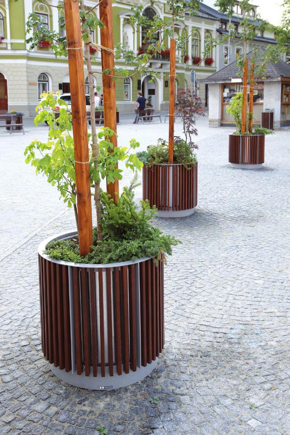florium Elegant planter with pure design and universal usage. Steel structure and steel casing treated zinc coating and powder coating. Model with wooden lamella cladding available as well.