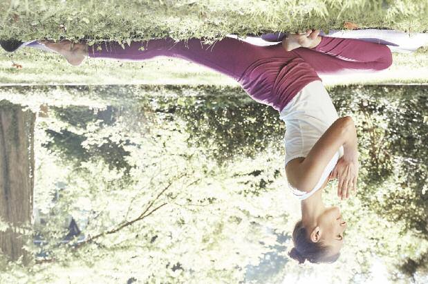 YOGA Yoga, die Schwesterdisziplin des Ayurveda, zentriert den Geist, kräftigt den Körper und hilft, beides zu harmonisieren.