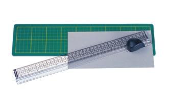 Mehrschicht-Material, 3 mm stark, Größe: 300 x 200 mm 1 aluminium ruler, 30 cm 1 art knife with three spare blades and blade protection cap 1 cutting map with sandwich material,
