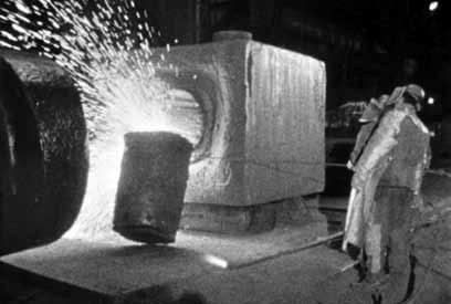 Immer wieder kehrt Serra mit und für seine Arbeiten ins Ruhrgebiet zurück, seit den 1970er Jahren lässt er seine Stücke in hiesigen Stahlwerken anfertigen, vertreten wird er von der Galerie m in