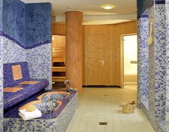 HOTEL-INFOS KOMPAKT 1998 gebautes Stadthotel, regelmäßig renoviert, behindertengerecht, auch für Sehbehinderte, gehört zur spanischen Hotelkette
