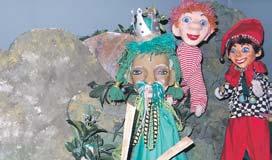 DAS IST LOS Puppentheater zum Naturschutz LINZ. Das Linzer Puppentheater zeigt im März das Stück Viel Wind ums Wasserrad Oder der Tanz der Glühwürmchen.