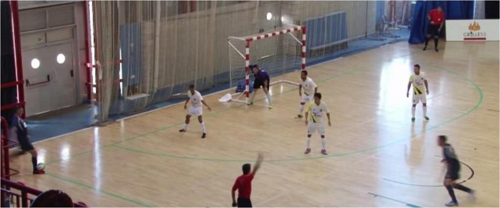 Futsal im Regel 17 Eckstoß Der Ball muss im Viertelkreis liegen (Radius 25cm). Alle Gegenspieler müssen auf 5 Meter Abstand stehen.