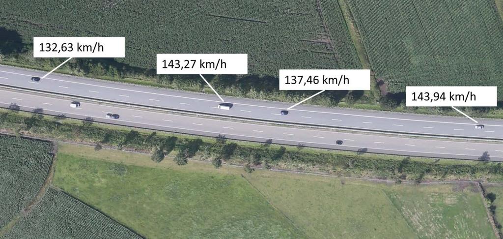 Datenauswertung Aus den hoch aufgelösten Luftbildern lassen sich die Markierungsstreifen extrahieren und so die Fahrwege und Ideal-Trajektorien bestimmen.
