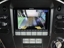 Einfachste Steuerung Dank der ergonomischen PCCS- Bedienhebel (Palm Command Control System) kann der Fahrer die Maschine effizient und bequem steuern.
