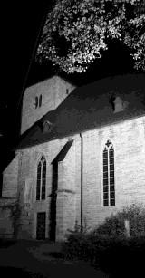 46 AUS DER GEMEINDE CHORGESANG 47 Außenbeleuchtung der Bad Sassendorfer Kirche Martin Anemüller Vor mehr als 30 Jahren hatte das Presbyterium der Kirchengemeinde über einen Antrag der damaligen