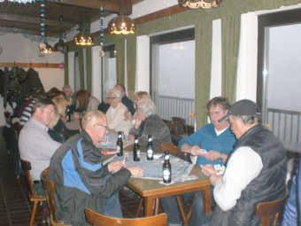 Wallerfangen - 25 - Ausgabe 45/2015 Kaffee und Kuchen können im Dorfgemeinschaftshaus eingenommen werden.