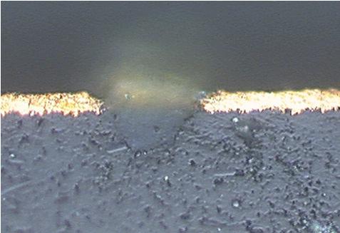 Abb.4: Mit dem UV-Laser geöffnete Kupferschicht Abb.