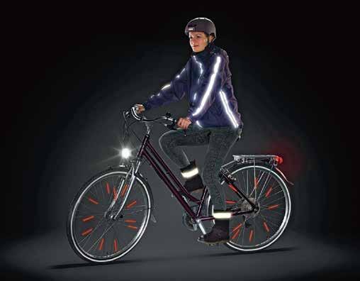 Sichtbarkeit 7 SICHTBARKEIT FÜR FAHRRADFAHRER Erhöhen Sie Ihre Sichtbarkeit am Tag und kleiden Sie sich hell und sichtbar. Nachts ist das Unfallrisiko mit dem Fahrrad dreimal höher als am Tag.